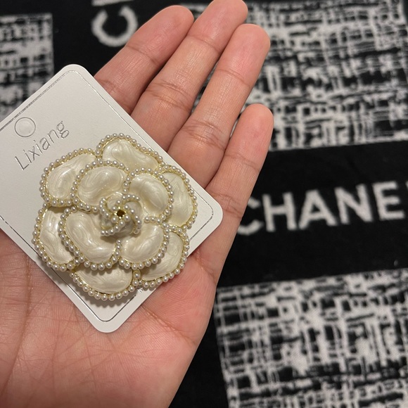 Flower Brooch - Picture 3 of 3